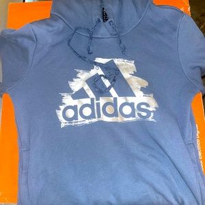Sweatshirt vary cute on!!!